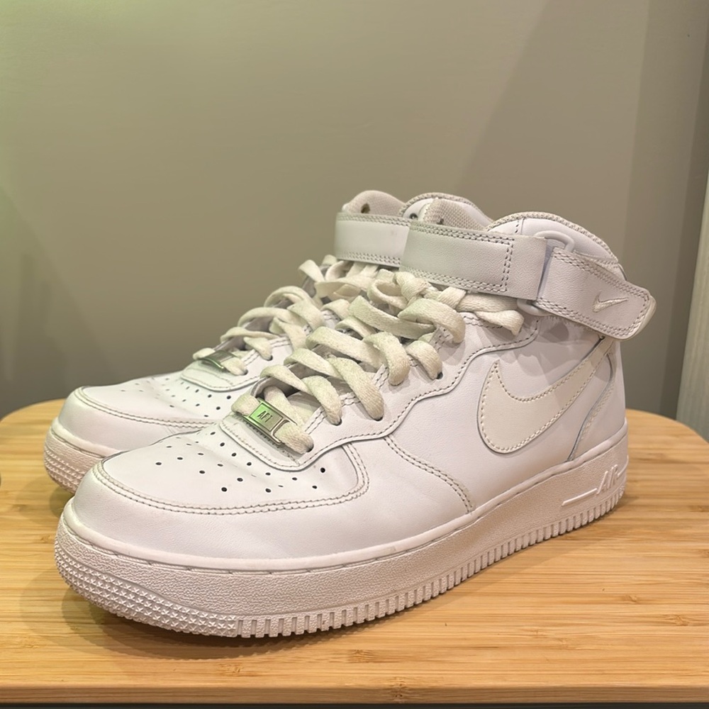 Nike mens Air Force 1 mid ‘07 white sneakers